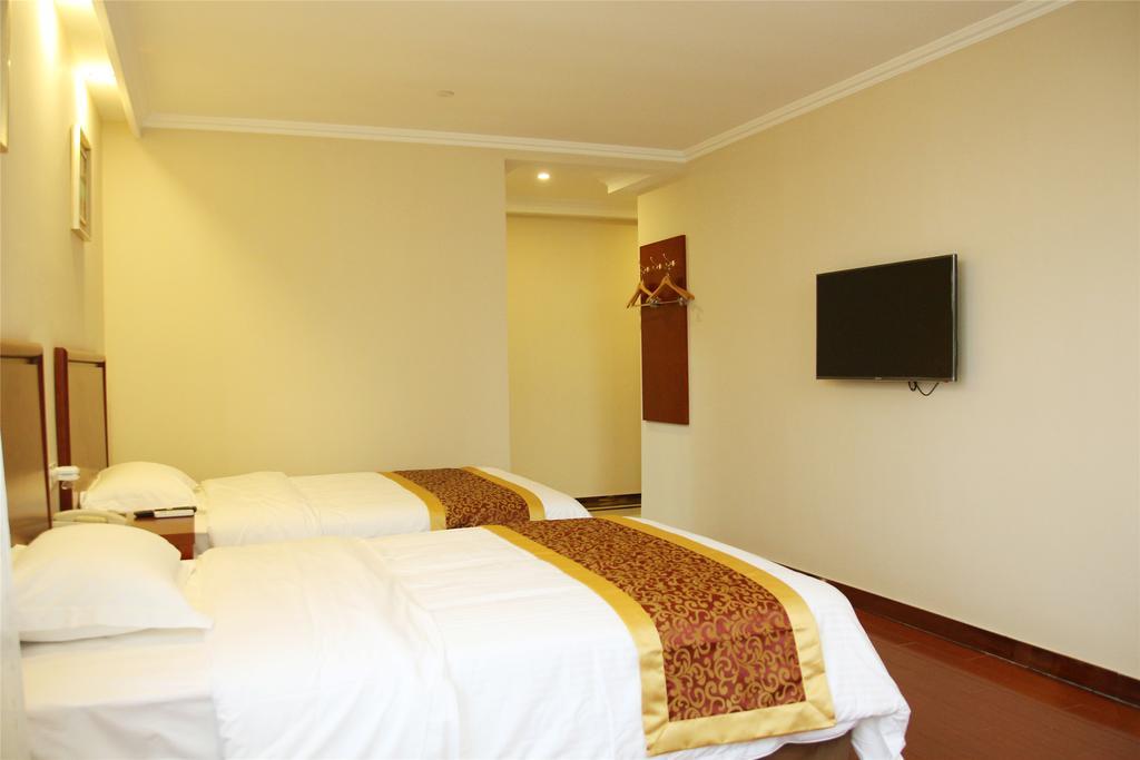 Greentree Inn Hainan Haikou East Train Station East Fengxiang Road Business Hotel Exterior photo