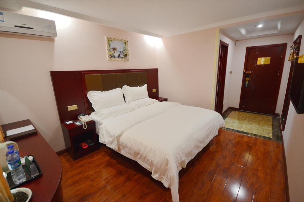 Greentree Inn Hainan Haikou East Train Station East Fengxiang Road Business Hotel Exterior photo